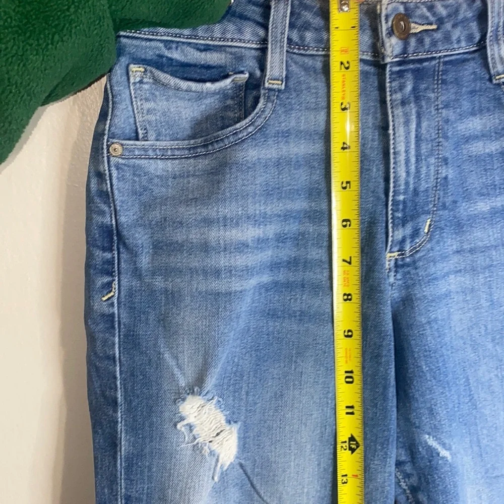 🛍️Adorable frayed blue jeans! - Picture 5 of 10